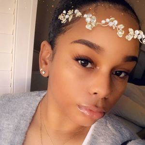 Meet your Posher, Amira